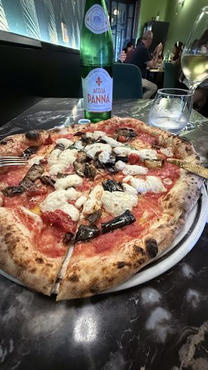 Vegan pizza  at OWAP - Pignasecca in Naples