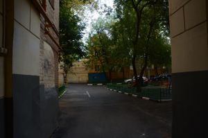 What you see when you enter the courtyard.  Just walk ahead a little and then to your left. at Happy Vegan Shop - Sivtsev Vrazhek in Moscow