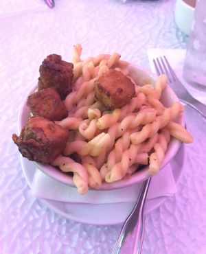 Mac n cheese with fried tofu at Pura Vida by Brandt in Cleveland