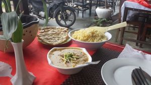 dal, rice, naan at Taj Mahal in Sihanoukville