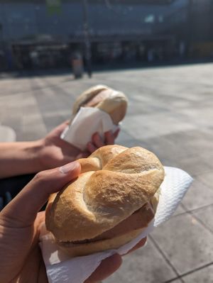 Vegane Leberkässemmeln mit süßem Senf at Leberkas-Pepi in Vienna