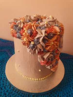 3 layer 4" cake. 
No allergens present at Fakery Cakery in Bristol