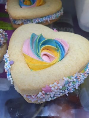 Filled sugar cookie
No allergens present at Fakery Cakery in Bristol