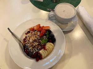 Açaí and chia seed bowl with a London Fog #Veganuary at TRACE Market in Seattle