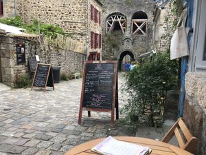   at Dos Hermanos in Dinan