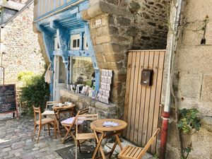   at Dos Hermanos in Dinan