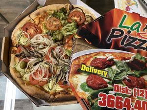 Pizza meio a meio, veganas 1 e 3  at La Pizza in Campos Do Jordao