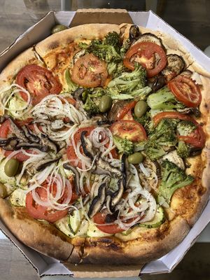 A mais gostosa achei a vegana 1, aquela com cogumelos, abobrinha e cebola  at La Pizza in Campos Do Jordao