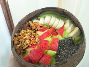 Supper green smoothie bowl at Lang's Salad in Ninh Binh
