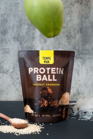 Tempe Protein Ball Coconut Cranberry (Plant based, Natural, Gluten Free) at Tempeman Official in Gianyar