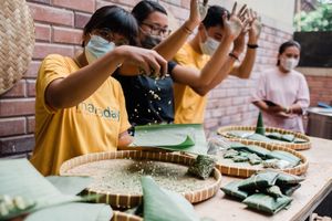 Make Traditional Tempe with Banana Leaf at Tempeman Official in Gianyar