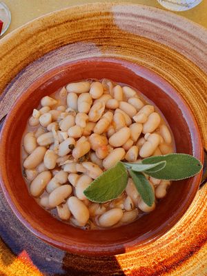 Fagioli all'uccelletta at PassaTempo al Cubo in Gambassi Terme