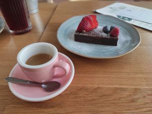 Vegan cake at Amélia Foz in Porto
