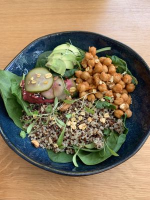Flower power salad   at Amélia Foz in Porto