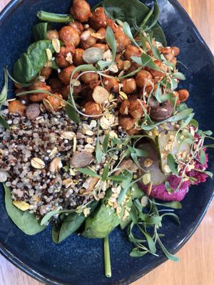 Flower salad with chickpeas, beetroot hummus, quinoa, avocado and spinach.   at Amélia Foz in Porto