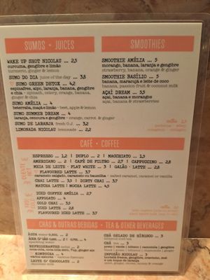 Drinks at Amélia Foz in Porto