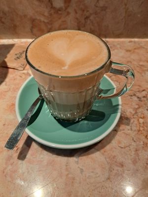 Good sized cup for latte at Amélia Foz in Porto