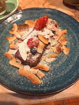 Healthy bounty - raw I think at Amélia Foz in Porto