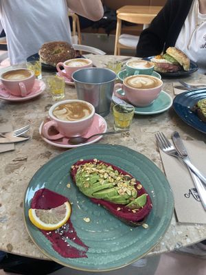 Avo Toast with humus 5/10  at Amélia Foz in Porto