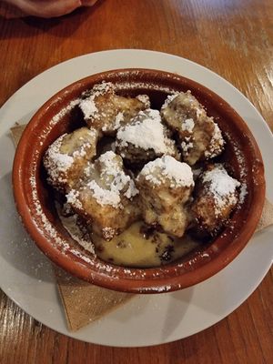 Aranygaluska - Hungarian dessert with vanilla sauce and walnuts at Szabad Bisztró - Új Hely in Budapest