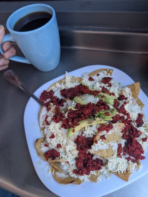 Chilaquiles con chorizo y café americano at Distopía Coffee Zone in Mexico City