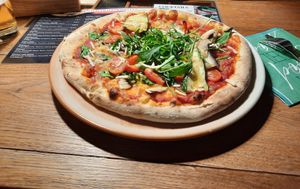 Vegane Pizza mit Grillgemüse, Ruccola etc. at Pizzaria Banderas in Bayerisch Eisenstein