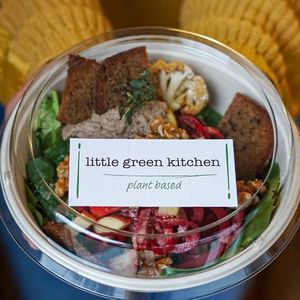Healthy salad bowls at little green kitchen - Kunibertsviertel in Cologne