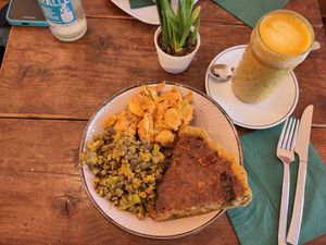 Quiche with two salads at little green kitchen - Kunibertsviertel in Cologne