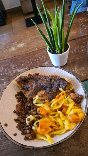 Linsen Zucchini Quiche mit Linsen und Krautsalat at little green kitchen - Kunibertsviertel in Cologne