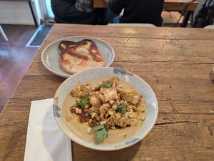 Hummus bowl at little green kitchen - Kunibertsviertel in Cologne