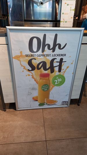 frischer orangensaft at backWERK in Ratingen