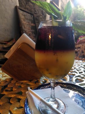 Sangria con frutas amarillas at Nieves Naturales in Tolima