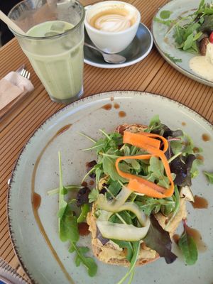 Veganer Toast at VIVINA Café in Budapest