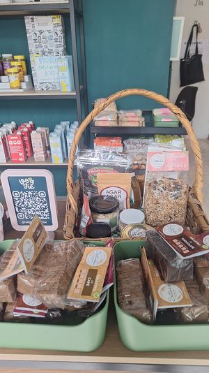 También hay opciones ricas para sus snacks 🍪🍫🥣🎑🍯 at Veggie Deli in Puebla