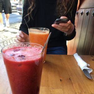 cold pressed juices at Princesa do Castelo in Lisbon
