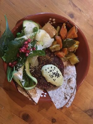 Beetroot Burger plate! ??
Stewed root veg and potato
Lovely salad with a hint of anís and açaí at Princesa do Castelo in Lisbon