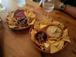 nachos with hummus and salsa at Princesa do Castelo in Lisbon