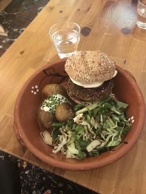 Vegan burger at Princesa do Castelo in Lisbon