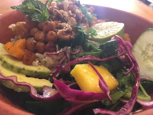 Rice bowl with chickpeas and vegetables at Princesa do Castelo in Lisbon