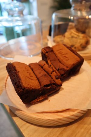 Vegan Biscoff Brownie at Selva Coffee in Sevilla