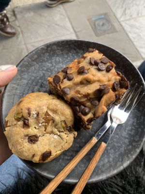 Biscuit and blondie  at Selva Coffee in Sevilla