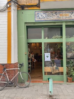 Entrada a la tienda at Selva Coffee in Sevilla