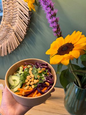 Thai salad at Selva Coffee in Sevilla