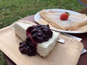 No Bake Cheesecake mit Blaubeeren und Crepes mit Zimt  at Plan V in Hanau