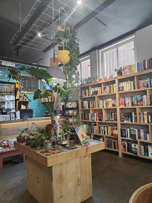 Inside at De Onbekende Boekhandel in Wageningen