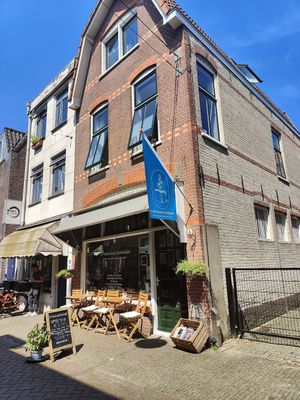 Outside at De Onbekende Boekhandel in Wageningen