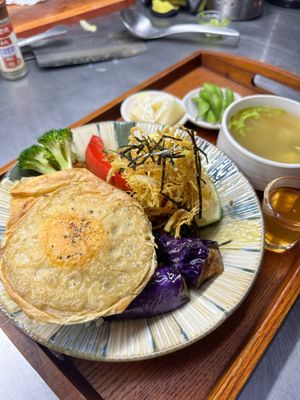 新豬肉打拋豬定食 at CHIN YUAN - 勤園食堂 in Pingtung