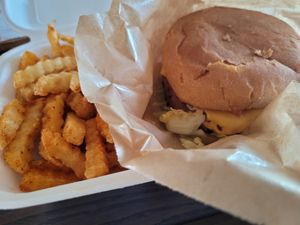 Burgers and chips - «Classic Burger» at Happy Burgers - Cloud Kitchen in Fredrikstad