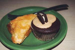Baklava & Oreo cupcake at Senor Veggie in San Antonio