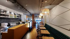 Desfrute de um almoço em um ambiente harmonioso com música suave, espaço climatizado e uma gastronomia distinta e inovadora. at Divino Grão in Braga